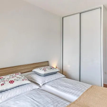 Comfort In Peaceful Area - With Garden Appartement *
