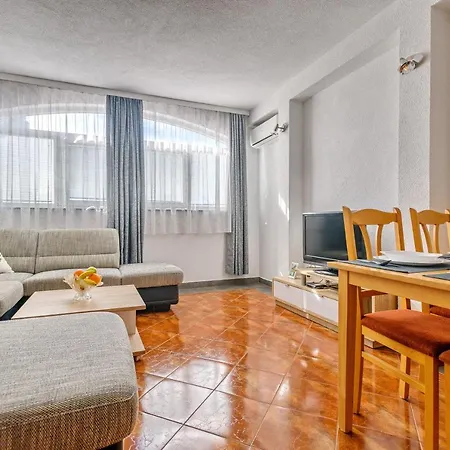 Comfort In Peaceful Area - With Garden * Zara