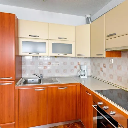 Apartment Comfort In Peaceful Area - With Garden *