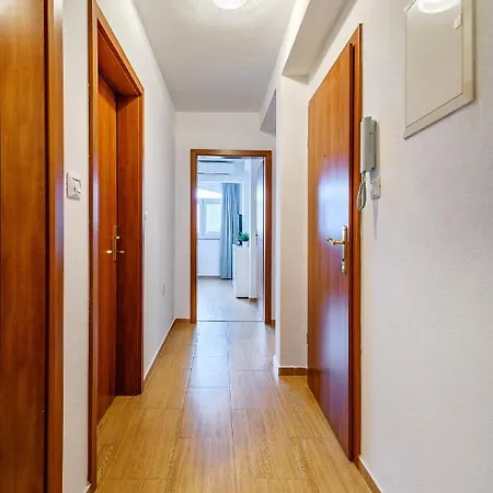 Apartment Comfort In Peaceful Area - With Garden *