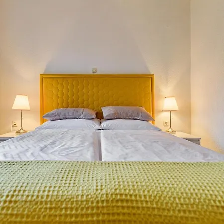 Comfort In Peaceful Area - With Garden Apartment Zadar