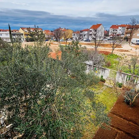 Comfort In Peaceful Area - With Garden Apartment Zadar