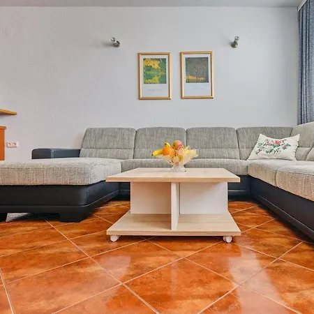 Apartment Comfort In Peaceful Area - With Garden *