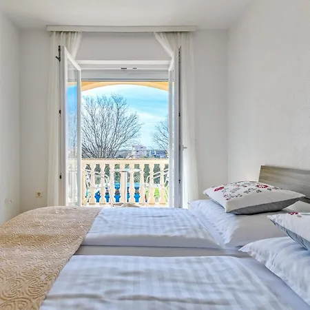 Apartment Comfort In Peaceful Area - With Garden *