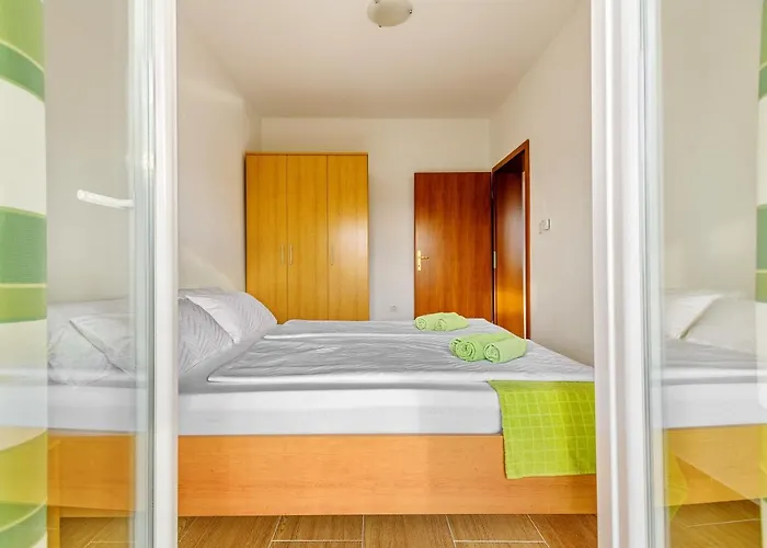 Comfort In Peaceful Area - With Garden Apartamento Zadar